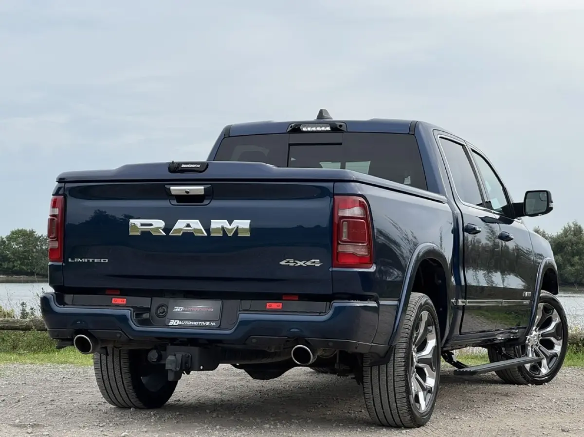 1500 LIMITED 5.7L V8, LAGE BIJTELLING, 1E EIG, DEALER ONDERH, PANO, H&K, BLIS, ACC, 360, MEMORY, HUD, LUCHTV, KEYLESS