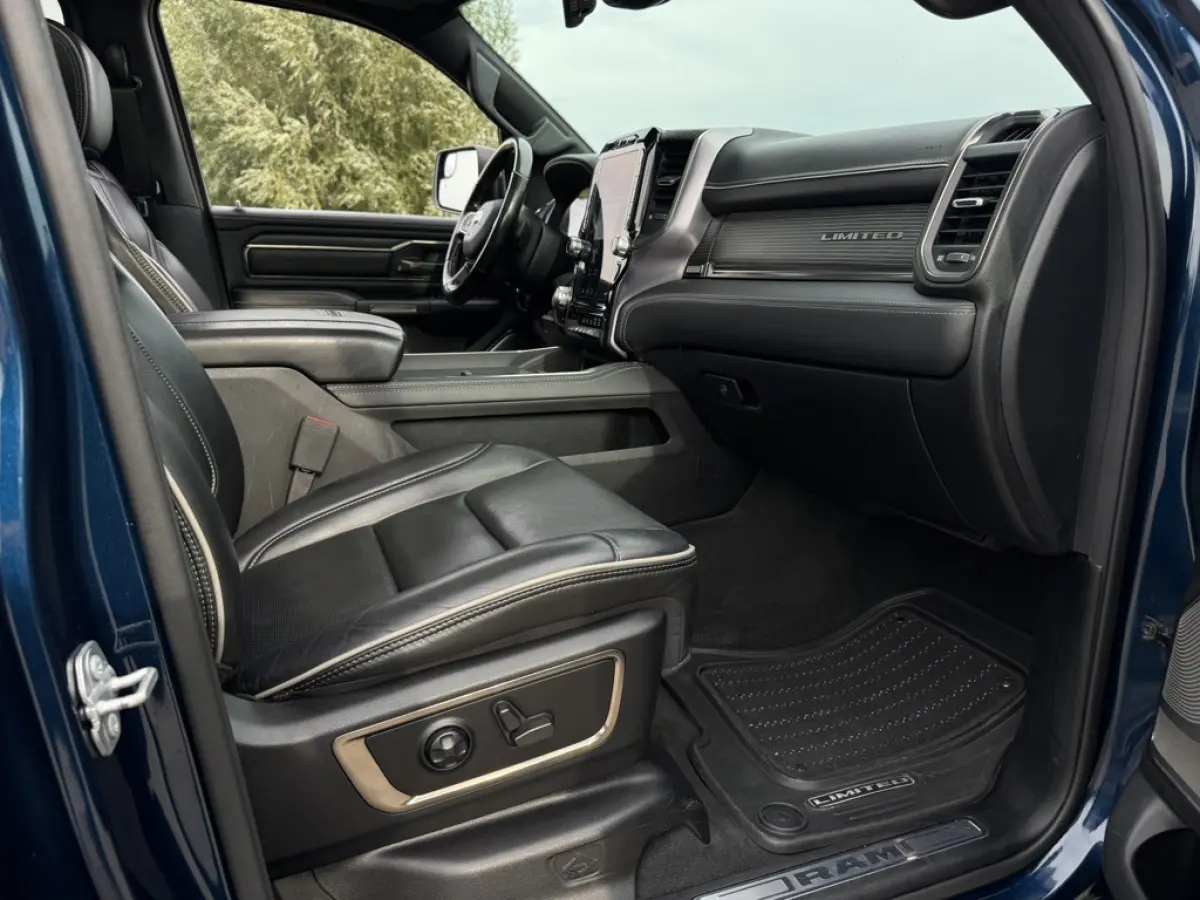 1500 LIMITED 5.7L V8, LAGE BIJTELLING, 1E EIG, DEALER ONDERH, PANO, H&K, BLIS, ACC, 360, MEMORY, HUD, LUCHTV, KEYLESS