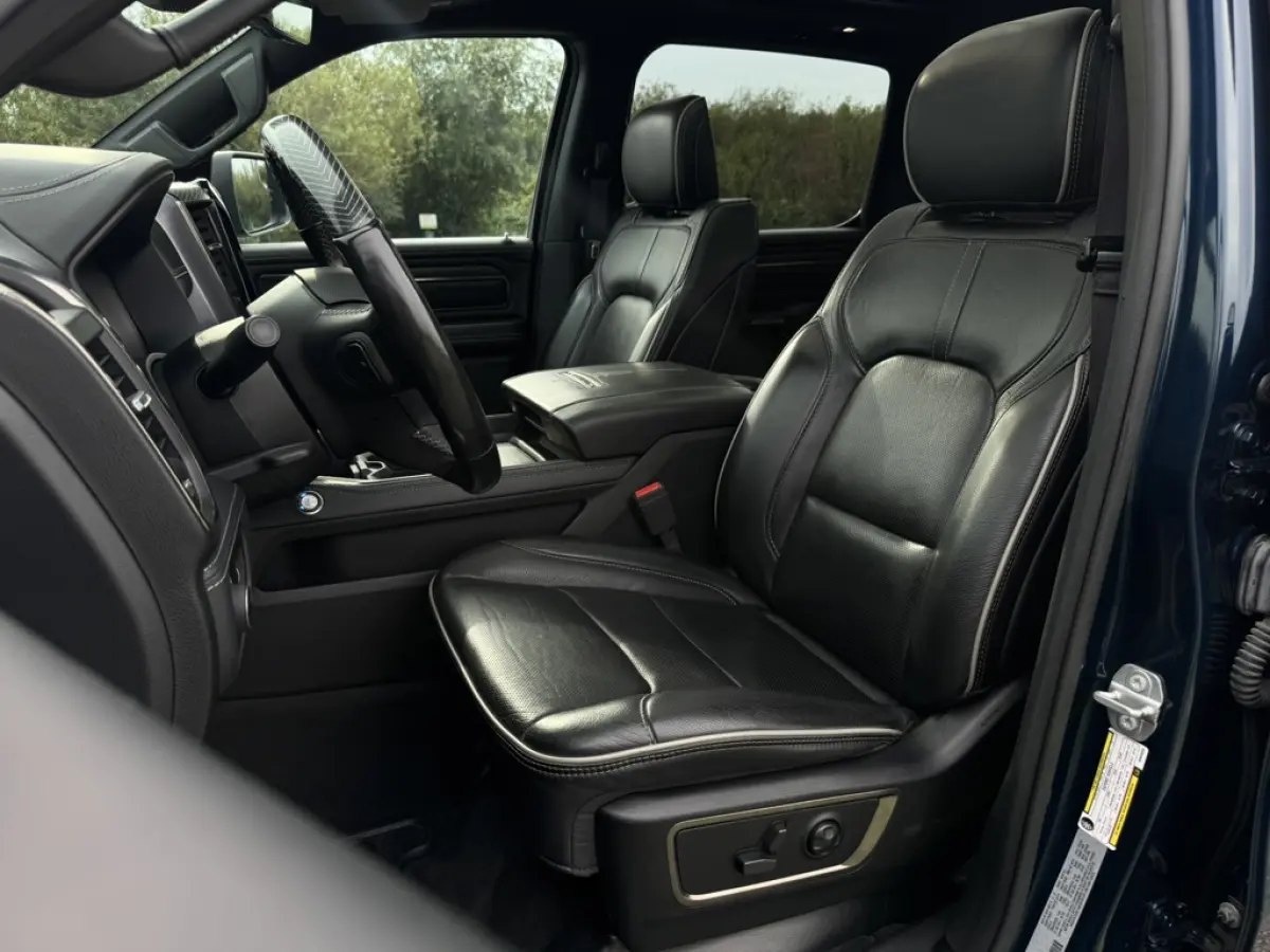 1500 LIMITED 5.7L V8, LAGE BIJTELLING, 1E EIG, DEALER ONDERH, PANO, H&K, BLIS, ACC, 360, MEMORY, HUD, LUCHTV, KEYLESS