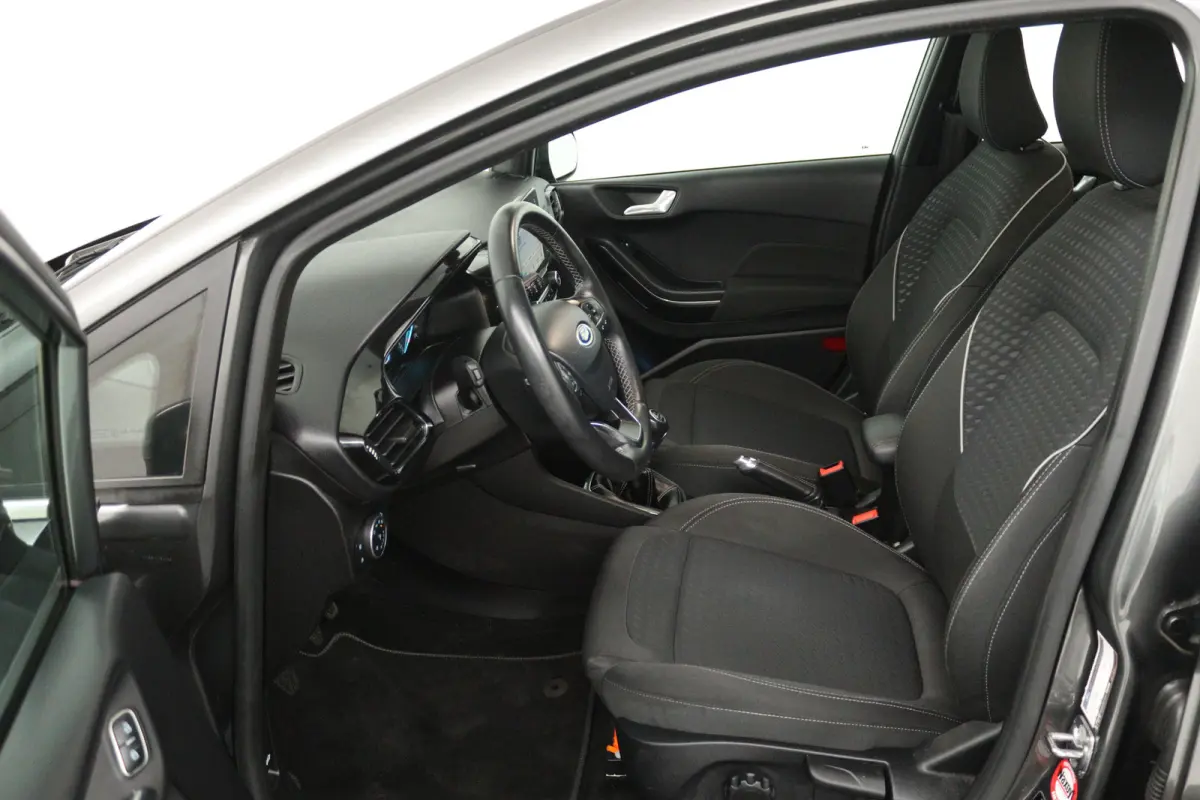 1.0 EcoBoost Titanium (CAMERA, CRUISE CONTROL ADAPTIEF, NAVIGATIE, PARKEERSENSOREN)