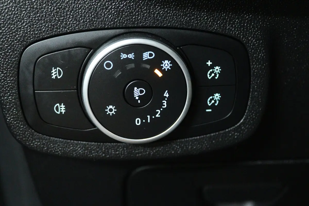 1.0 EcoBoost Titanium (CAMERA, CRUISE CONTROL ADAPTIEF, NAVIGATIE, PARKEERSENSOREN)