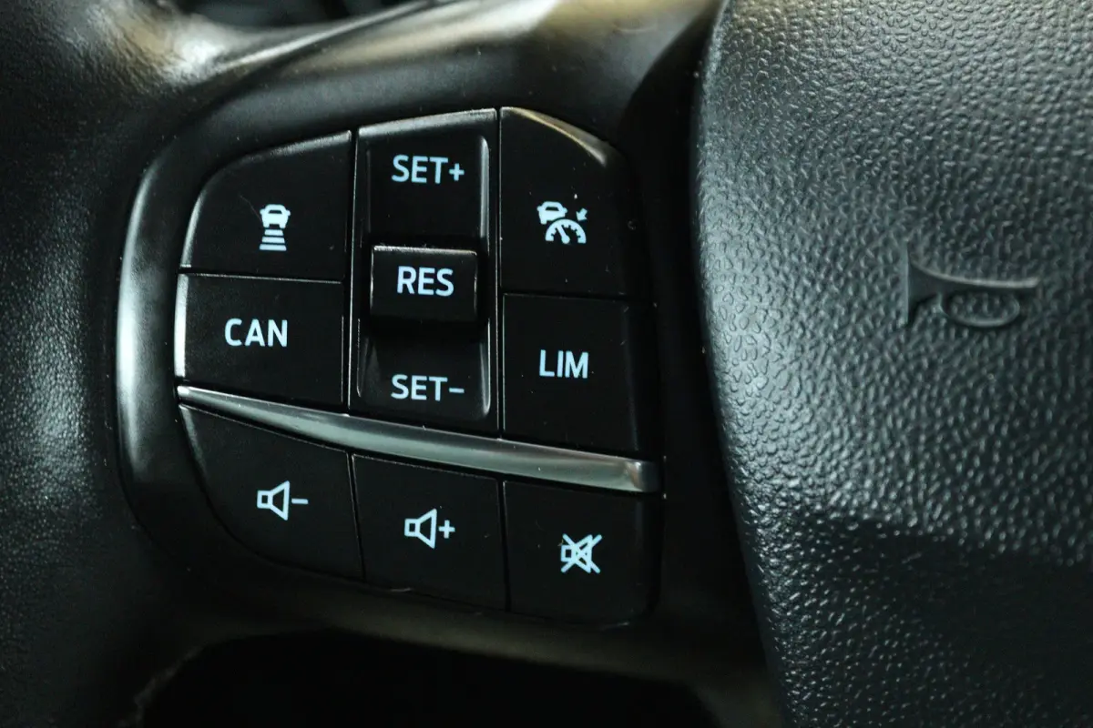 1.0 EcoBoost Titanium (CAMERA, CRUISE CONTROL ADAPTIEF, NAVIGATIE, PARKEERSENSOREN)