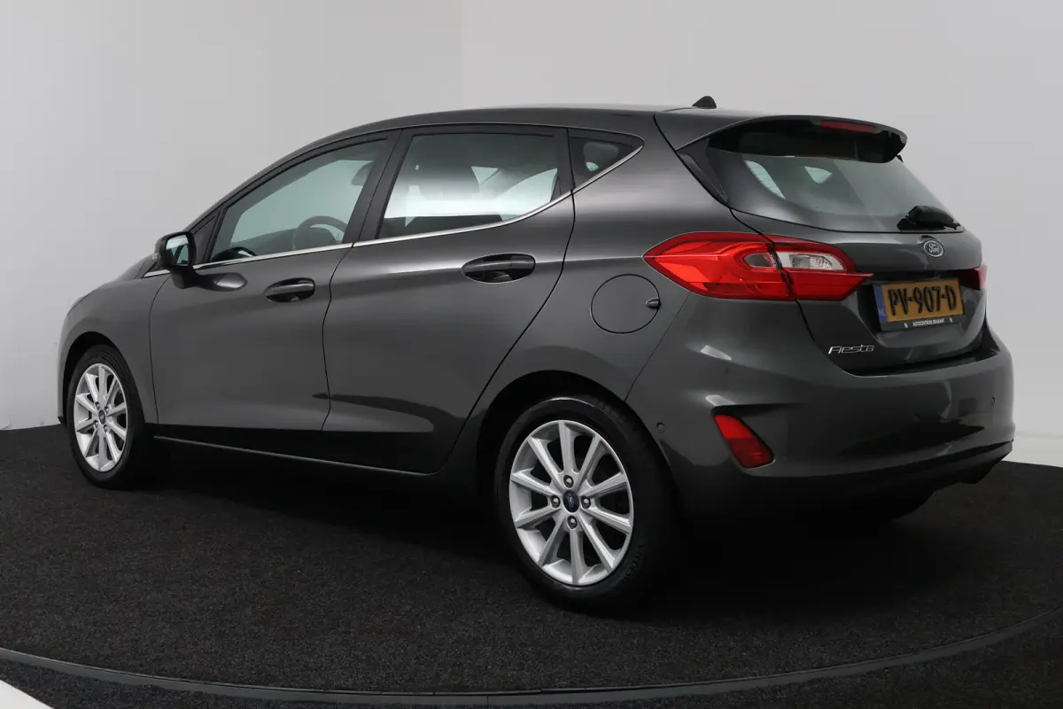 1.0 EcoBoost Titanium (CAMERA, CRUISE CONTROL ADAPTIEF, NAVIGATIE, PARKEERSENSOREN)