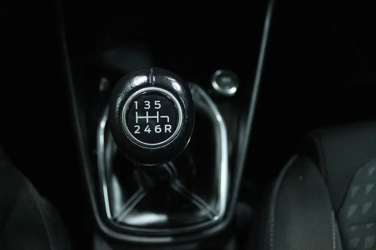 1.0 EcoBoost Titanium (CAMERA, CRUISE CONTROL ADAPTIEF, NAVIGATIE, PARKEERSENSOREN)