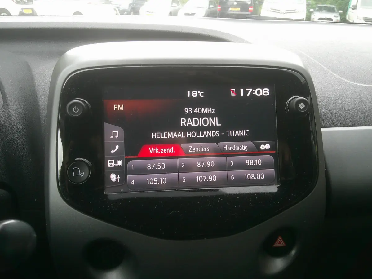 1.0 VVT-i x-joy cabrio Automaat