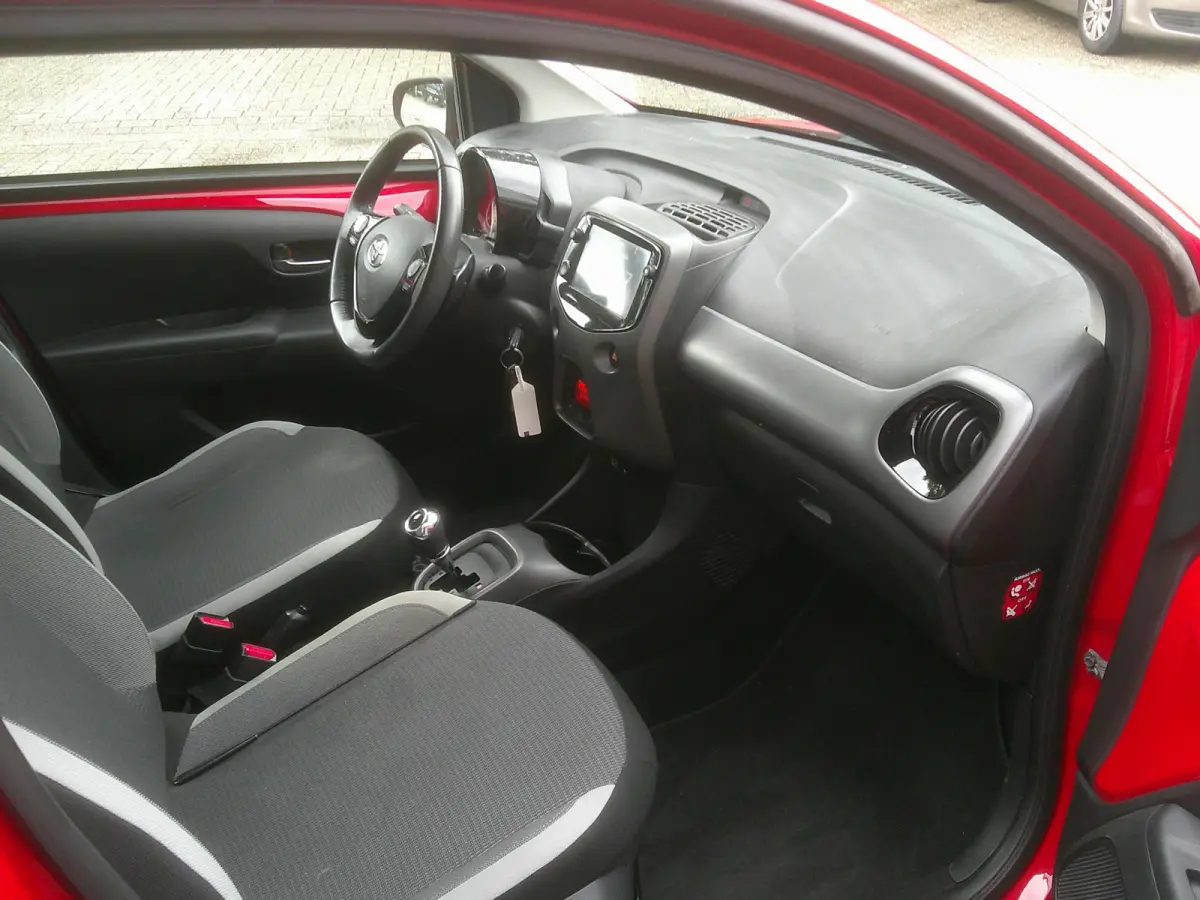 1.0 VVT-i x-joy cabrio Automaat