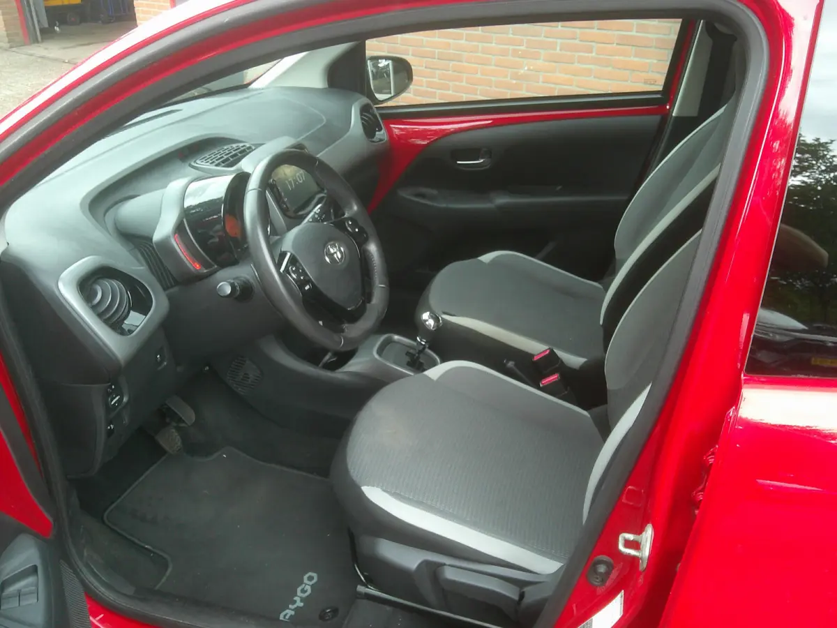 1.0 VVT-i x-joy cabrio Automaat