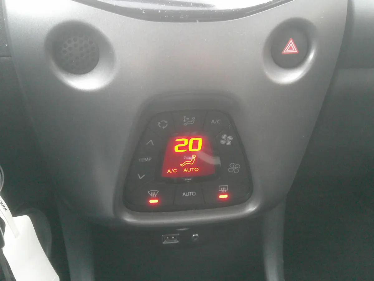 1.0 VVT-i x-joy cabrio Automaat