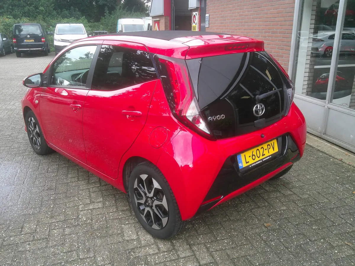 1.0 VVT-i x-joy cabrio Automaat