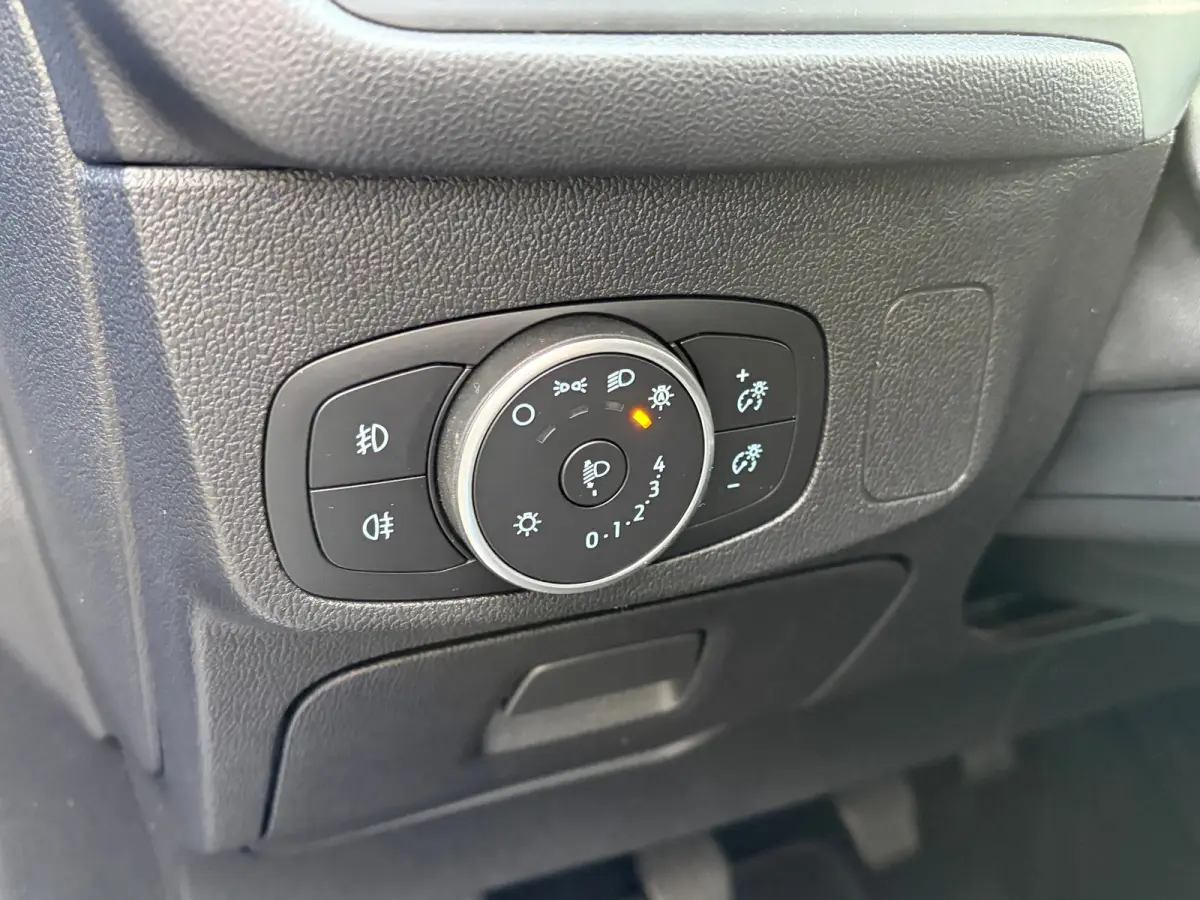 1.0 125 PK Titanium | DEALER ONDERHOUDEN| NAVIGATIE + APPLE CARPLAY/ANDROID AUTO| KEYLESS ENTRY & START| FULL LED| PARKEERSENSOREN V+A| CLIMATE CONTROL| DAB| CRUISE CONTROL|