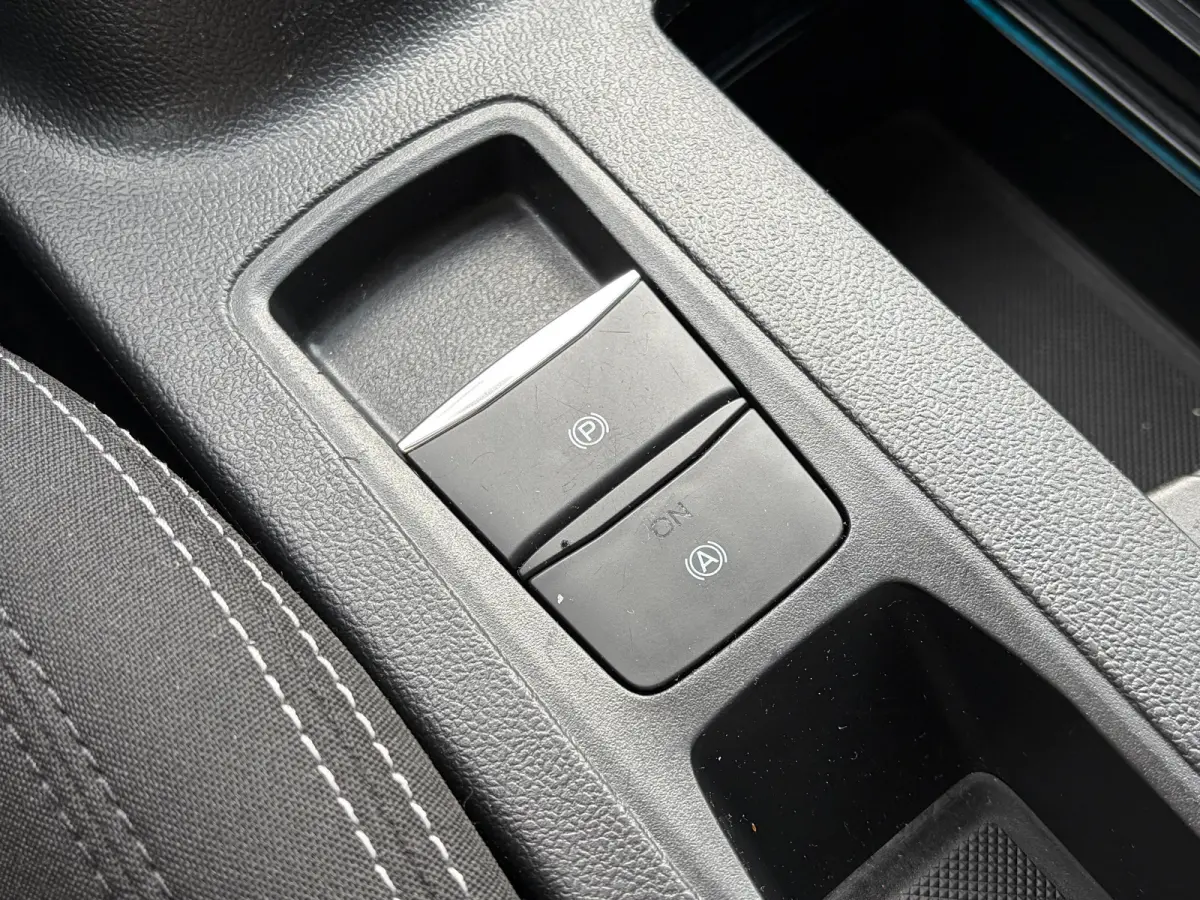1.0 125 PK Titanium | DEALER ONDERHOUDEN| NAVIGATIE + APPLE CARPLAY/ANDROID AUTO| KEYLESS ENTRY & START| FULL LED| PARKEERSENSOREN V+A| CLIMATE CONTROL| DAB| CRUISE CONTROL|