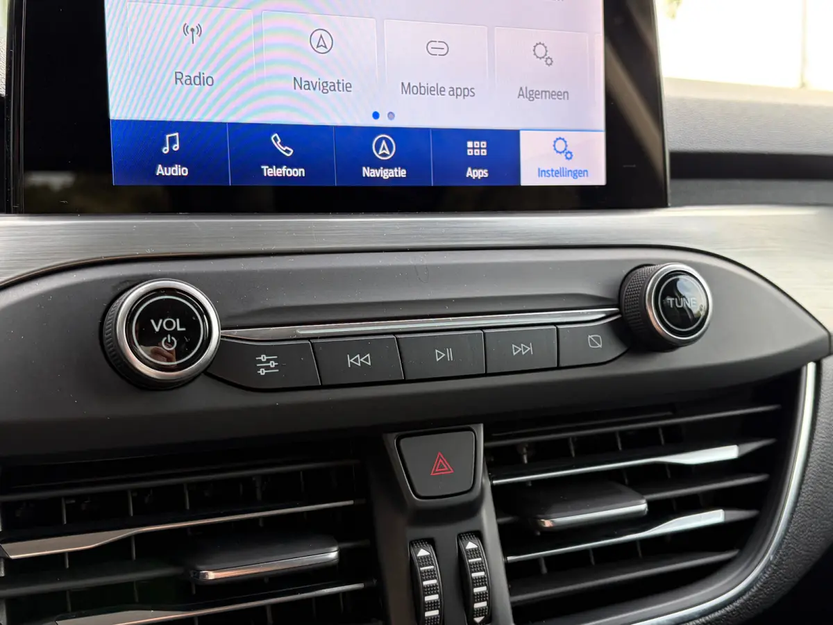 1.0 125 PK Titanium | DEALER ONDERHOUDEN| NAVIGATIE + APPLE CARPLAY/ANDROID AUTO| KEYLESS ENTRY & START| FULL LED| PARKEERSENSOREN V+A| CLIMATE CONTROL| DAB| CRUISE CONTROL|