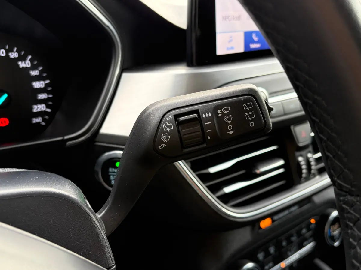 1.0 125 PK Titanium | DEALER ONDERHOUDEN| NAVIGATIE + APPLE CARPLAY/ANDROID AUTO| KEYLESS ENTRY & START| FULL LED| PARKEERSENSOREN V+A| CLIMATE CONTROL| DAB| CRUISE CONTROL|