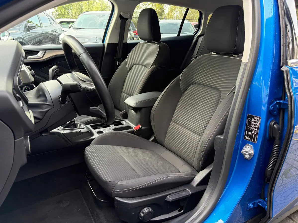 1.0 125 PK Titanium | DEALER ONDERHOUDEN| NAVIGATIE + APPLE CARPLAY/ANDROID AUTO| KEYLESS ENTRY & START| FULL LED| PARKEERSENSOREN V+A| CLIMATE CONTROL| DAB| CRUISE CONTROL|