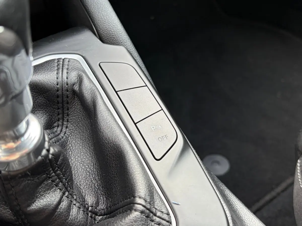 1.0 125 PK Titanium | DEALER ONDERHOUDEN| NAVIGATIE + APPLE CARPLAY/ANDROID AUTO| KEYLESS ENTRY & START| FULL LED| PARKEERSENSOREN V+A| CLIMATE CONTROL| DAB| CRUISE CONTROL|