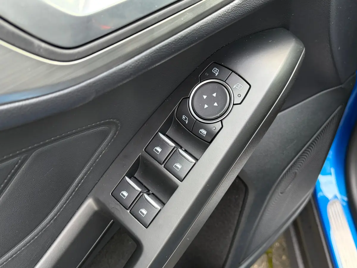 1.0 125 PK Titanium | DEALER ONDERHOUDEN| NAVIGATIE + APPLE CARPLAY/ANDROID AUTO| KEYLESS ENTRY & START| FULL LED| PARKEERSENSOREN V+A| CLIMATE CONTROL| DAB| CRUISE CONTROL|