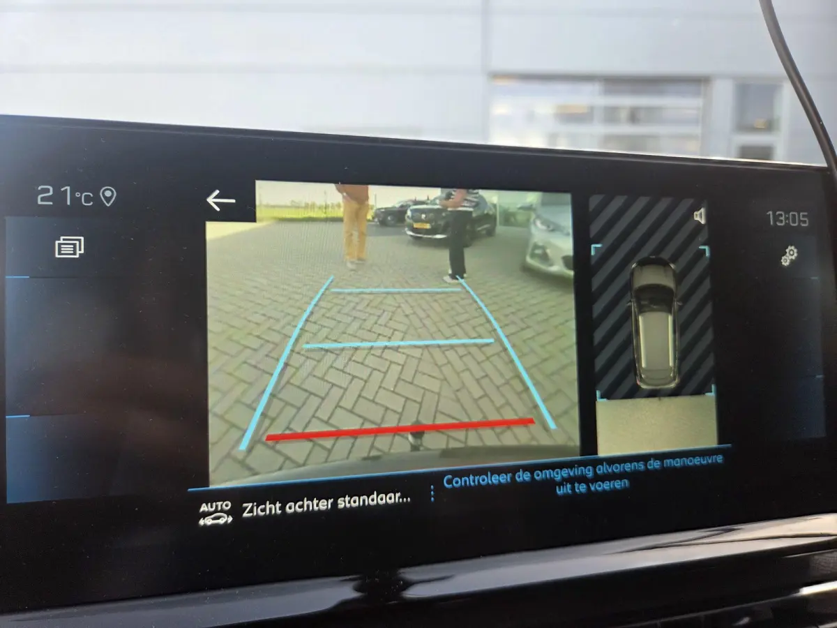 1.2 Hybrid 136 GT Auto komt 17-10 binnen l Focal speakers l Black pack l Camera