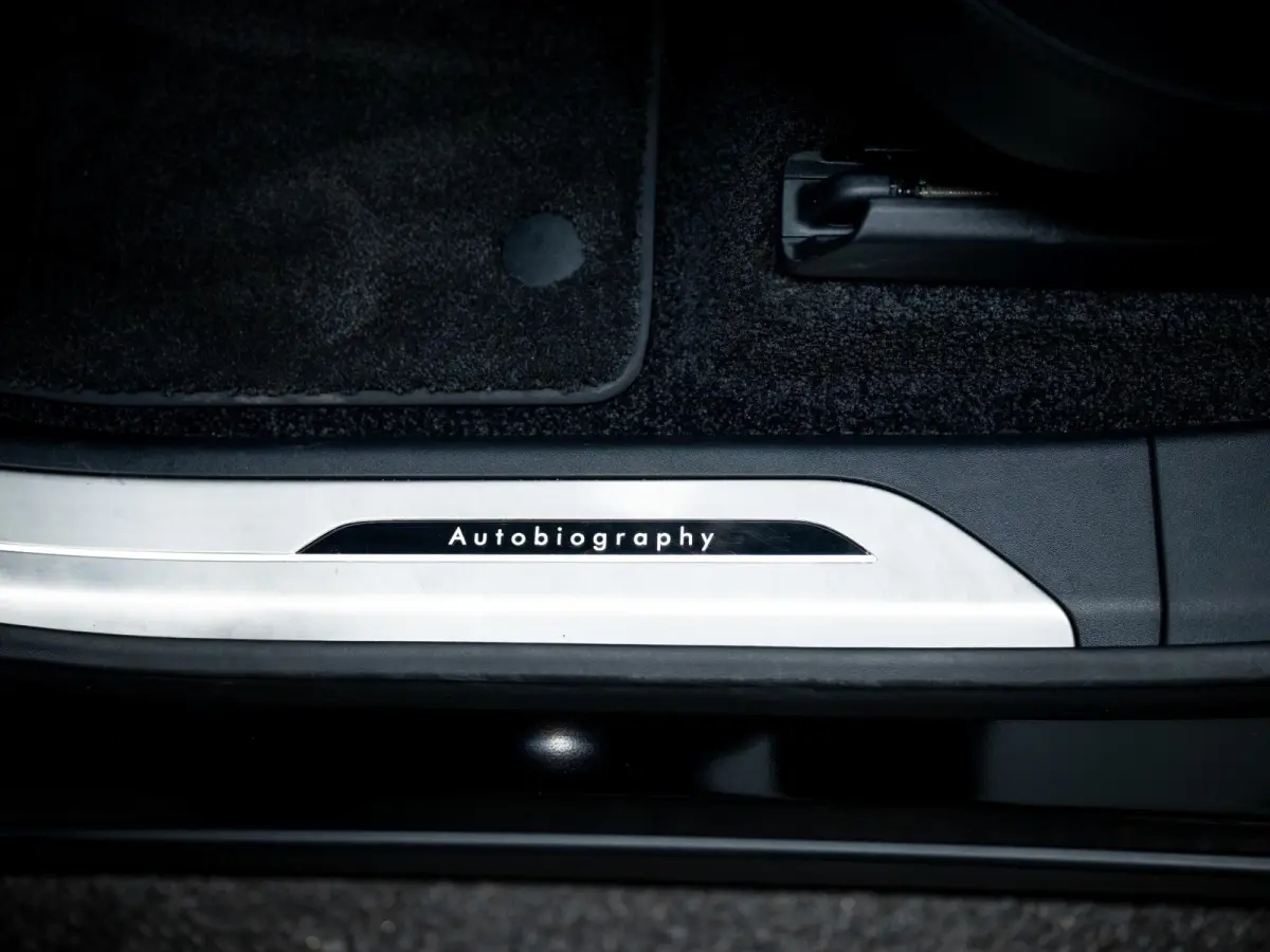3.0 P550e Autobiography PHEV | Trekhaak | Koelbox | Massage | Signature Audio | Vierwielbest. | ACC | HUD |