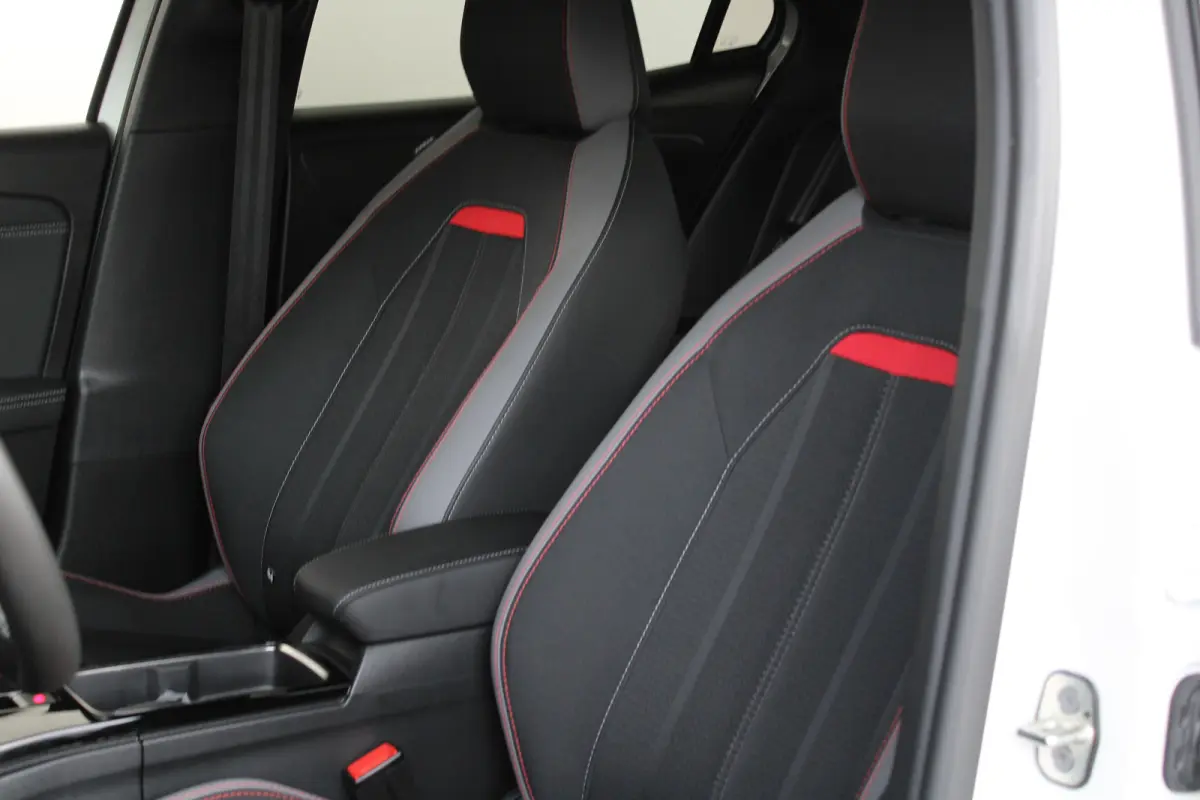 GS Line 50-kWh 11kw bl. | SOH 100% | Dodehoek-detectie | Apple carplay & Android auto | Keyless start |