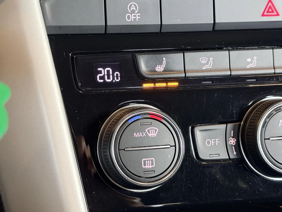 1.0 TSI Style Afn. Trekhaak | Stoelverwarming | Apple Carplay & Android | Led | Clima |