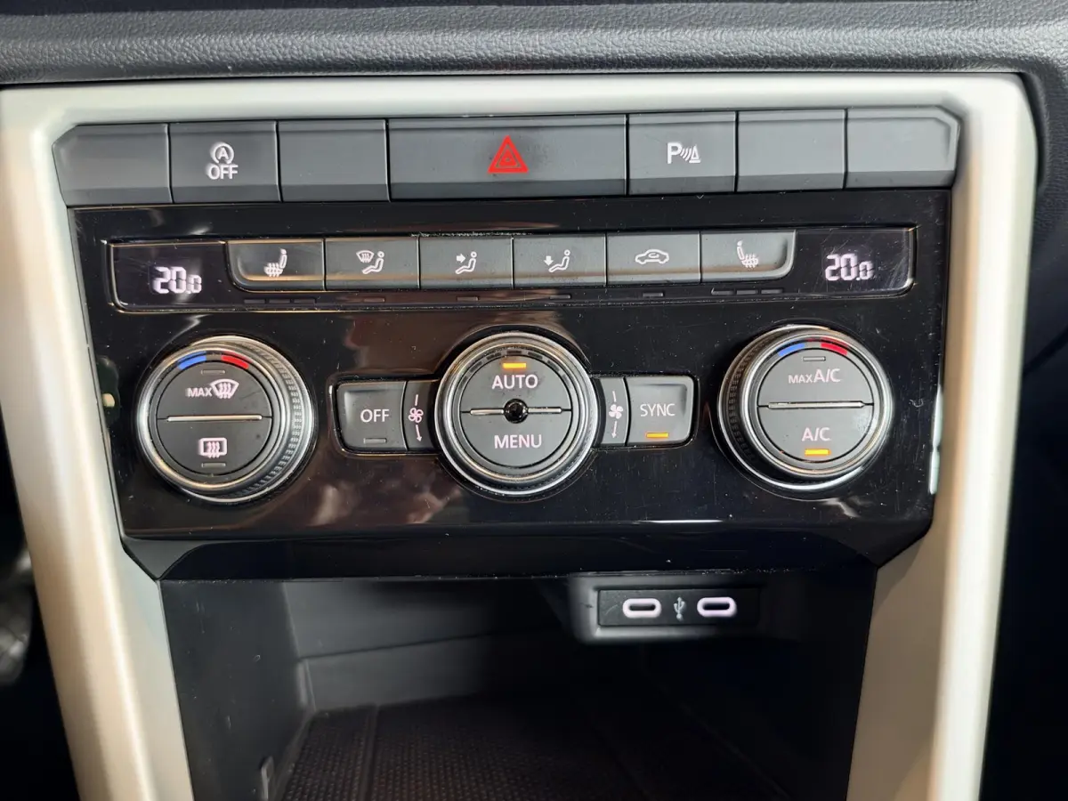 1.0 TSI Style Afn. Trekhaak | Stoelverwarming | Apple Carplay & Android | Led | Clima |