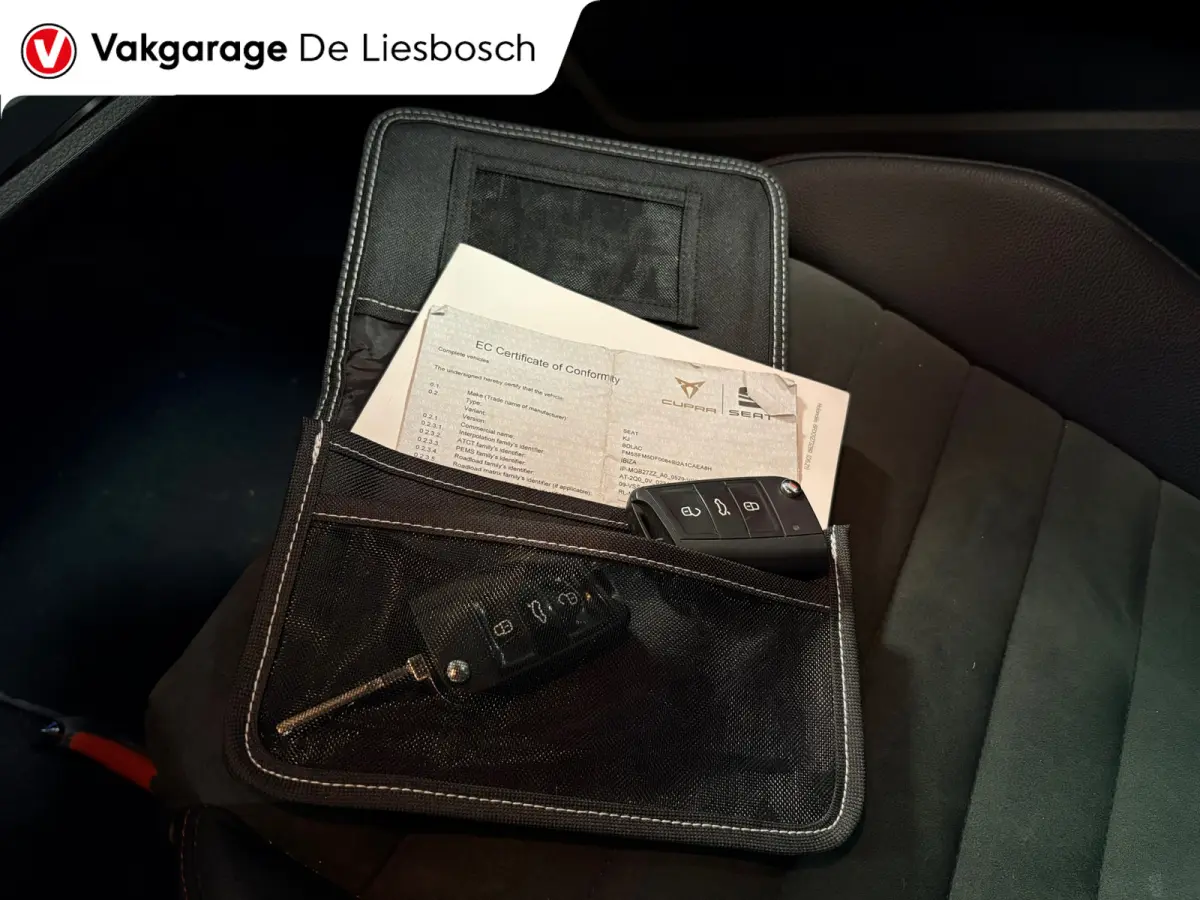 1.0 EcoTSI FR Business Intense facelift / virtual cockpit / camera / stoel verwarming / sportstoelen