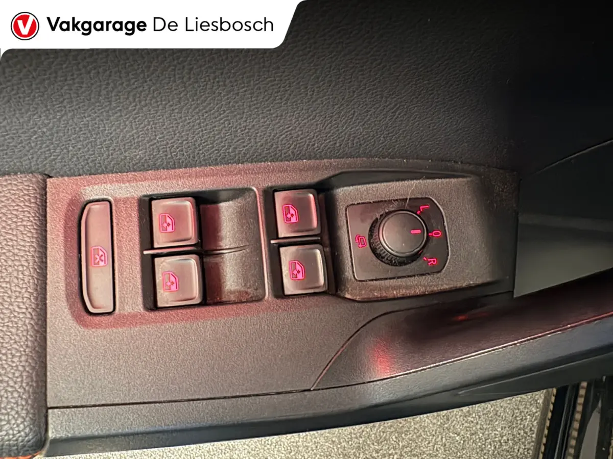 1.0 EcoTSI FR Business Intense facelift / virtual cockpit / camera / stoel verwarming / sportstoelen