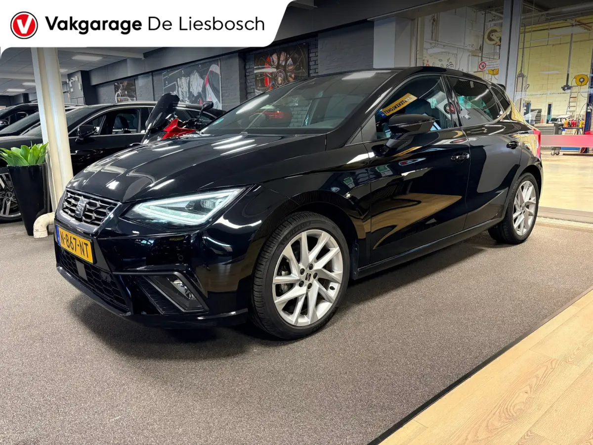 1.0 EcoTSI FR Business Intense facelift / virtual cockpit / camera / stoel verwarming / sportstoelen