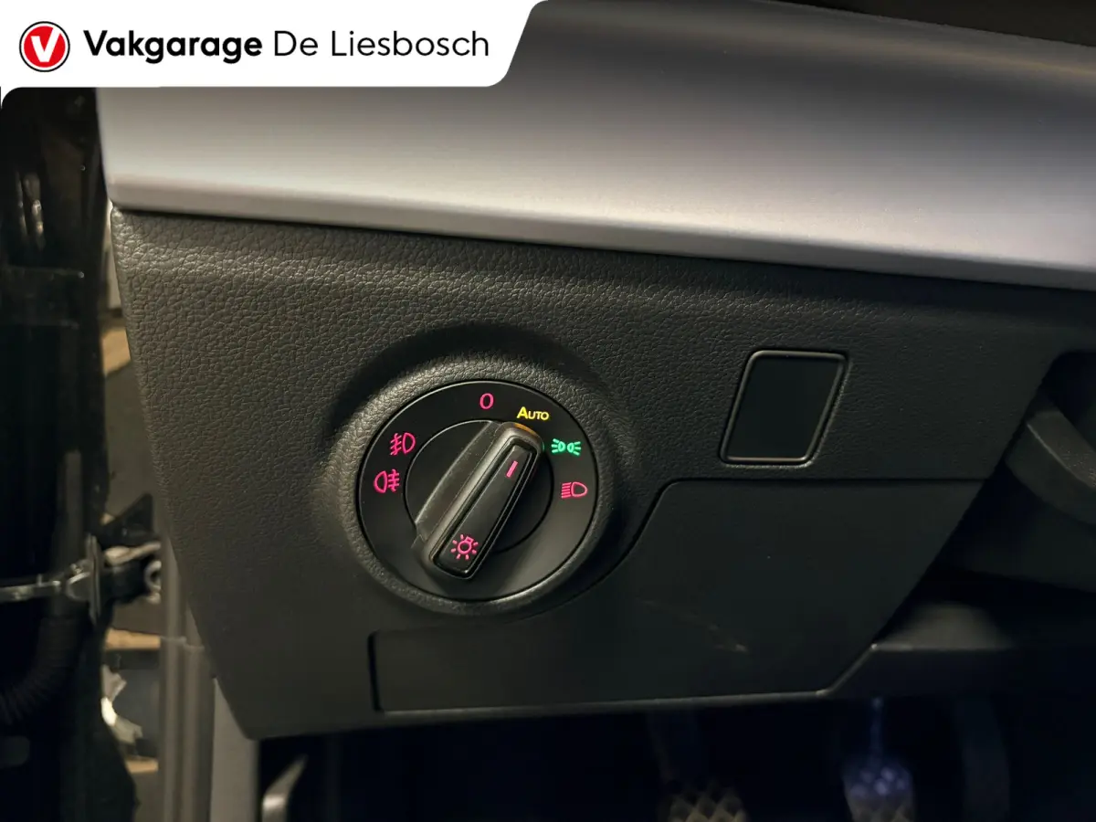 1.0 EcoTSI FR Business Intense facelift / virtual cockpit / camera / stoel verwarming / sportstoelen