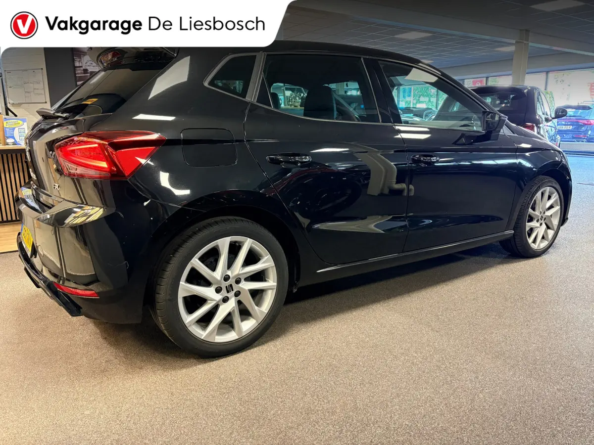 1.0 EcoTSI FR Business Intense facelift / virtual cockpit / camera / stoel verwarming / sportstoelen