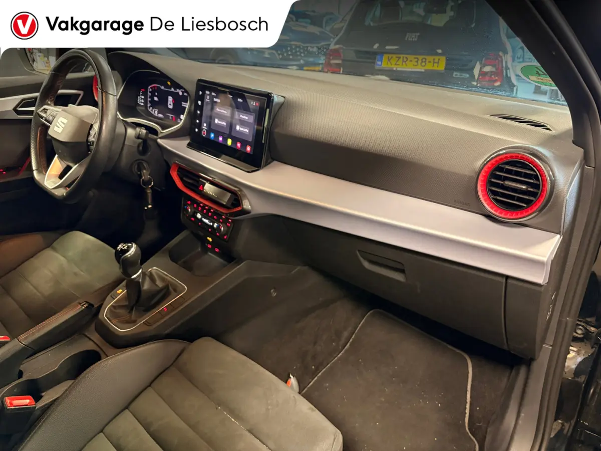 1.0 EcoTSI FR Business Intense facelift / virtual cockpit / camera / stoel verwarming / sportstoelen