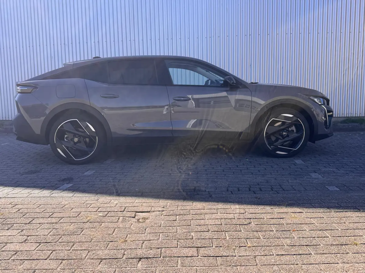 1.6 HYbrid 225 EAT8 Allure Avantage | Camera voor & achter | NL auto | AGR bestuurdersstoel | Stoelverwarming | Automaat | On-board charger 7,4kW | Comfort Pack