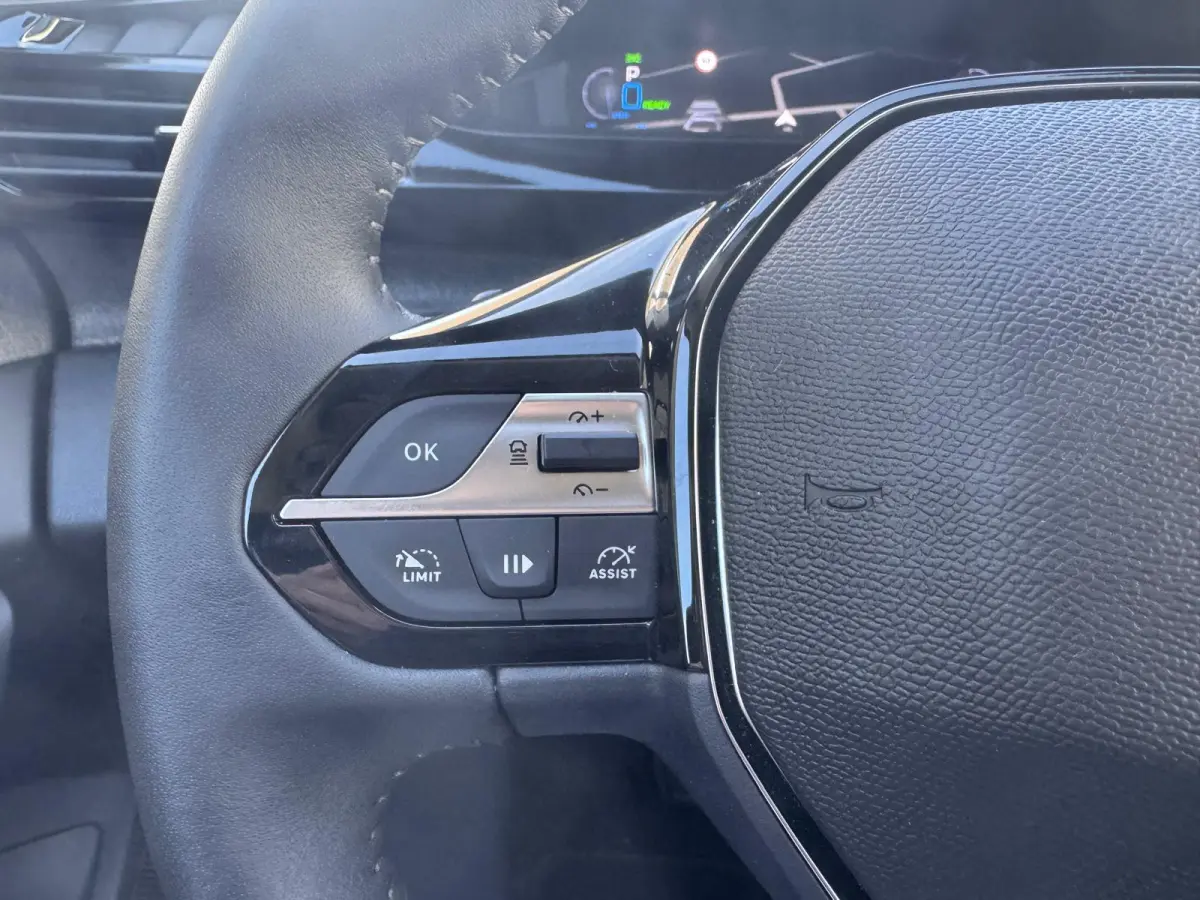 1.6 HYbrid 225 EAT8 Allure Avantage | Camera voor & achter | NL auto | AGR bestuurdersstoel | Stoelverwarming | Automaat | On-board charger 7,4kW | Comfort Pack