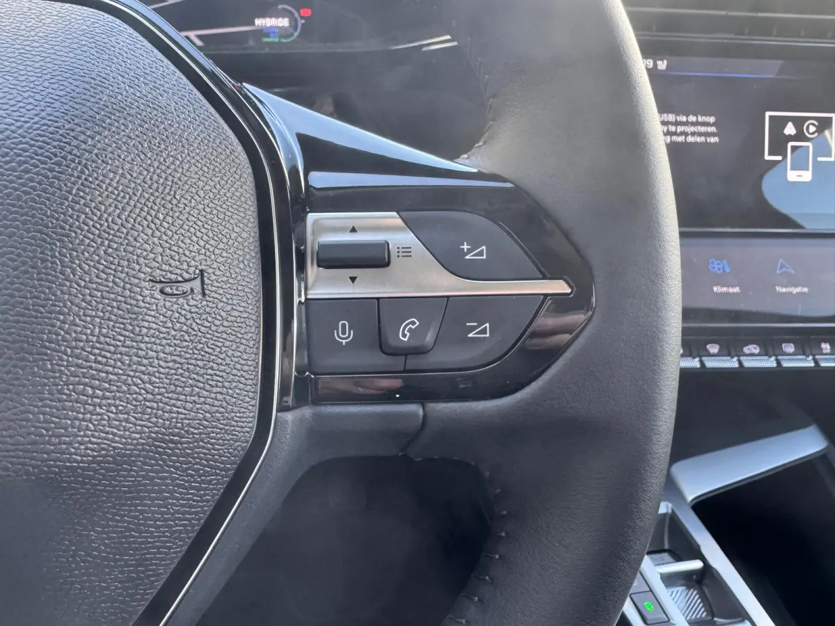 1.6 HYbrid 225 EAT8 Allure Avantage | Camera voor & achter | NL auto | AGR bestuurdersstoel | Stoelverwarming | Automaat | On-board charger 7,4kW | Comfort Pack