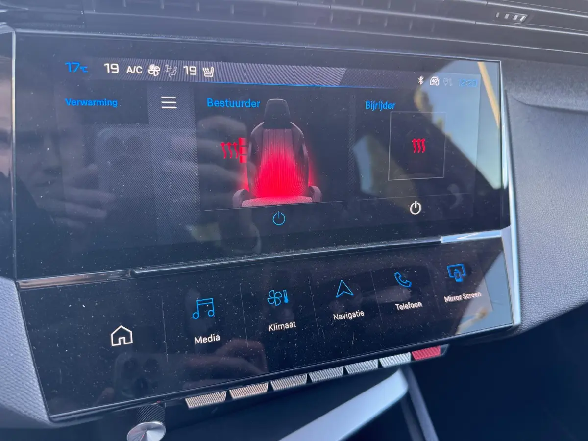 1.6 HYbrid 225 EAT8 Allure Avantage | Camera voor & achter | NL auto | AGR bestuurdersstoel | Stoelverwarming | Automaat | On-board charger 7,4kW | Comfort Pack