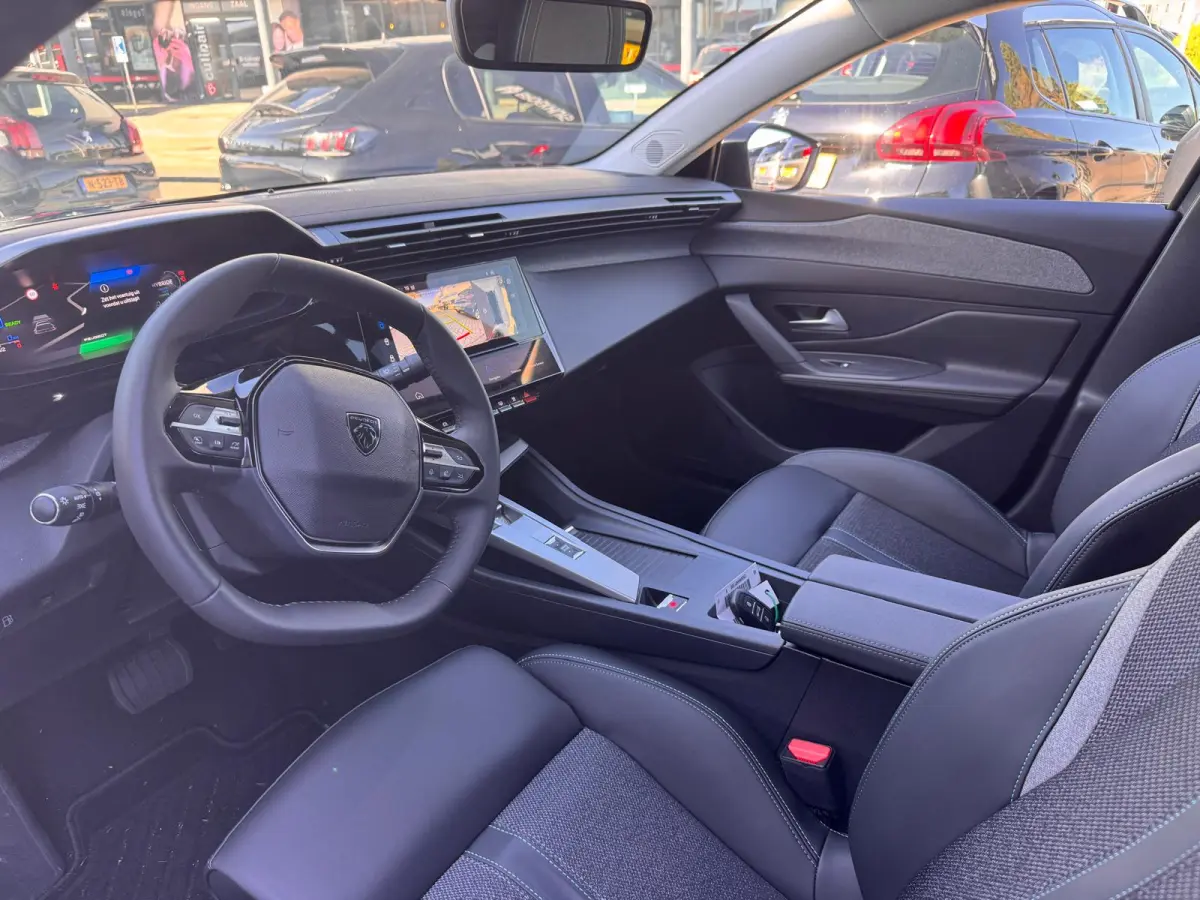 1.6 HYbrid 225 EAT8 Allure Avantage | Camera voor & achter | NL auto | AGR bestuurdersstoel | Stoelverwarming | Automaat | On-board charger 7,4kW | Comfort Pack