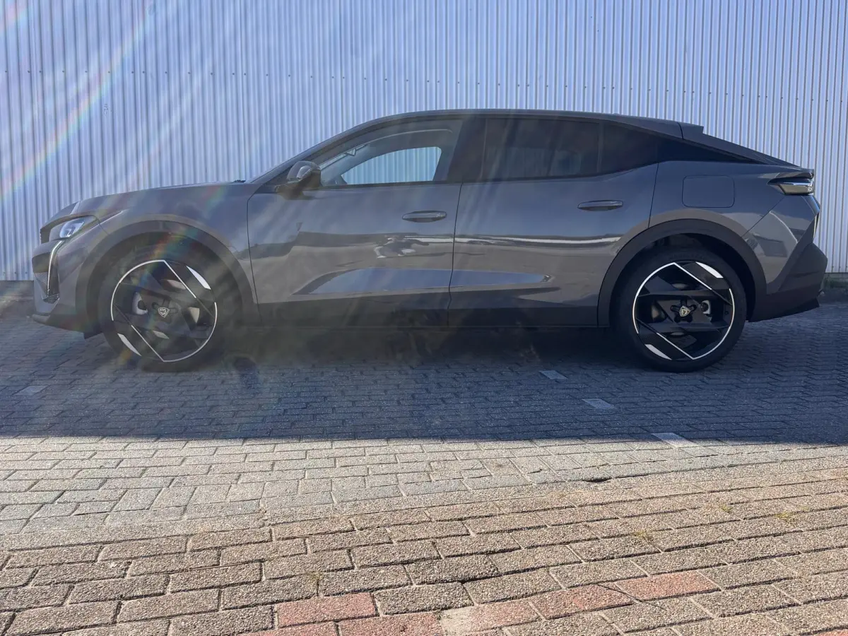 1.6 HYbrid 225 EAT8 Allure Avantage | Camera voor & achter | NL auto | AGR bestuurdersstoel | Stoelverwarming | Automaat | On-board charger 7,4kW | Comfort Pack