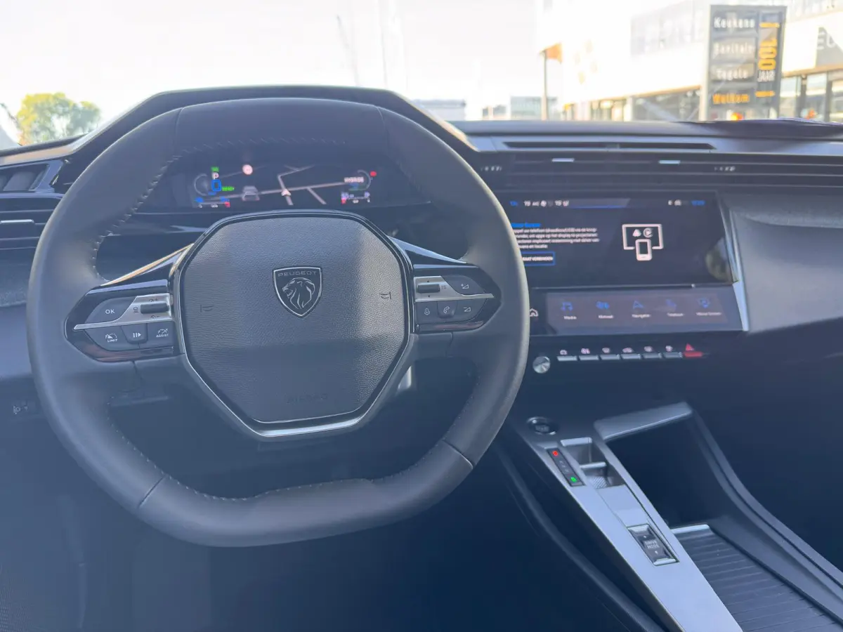 1.6 HYbrid 225 EAT8 Allure Avantage | Camera voor & achter | NL auto | AGR bestuurdersstoel | Stoelverwarming | Automaat | On-board charger 7,4kW | Comfort Pack