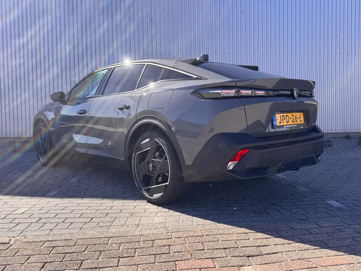 1.6 HYbrid 225 EAT8 Allure Avantage | Camera voor & achter | NL auto | AGR bestuurdersstoel | Stoelverwarming | Automaat | On-board charger 7,4kW | Comfort Pack