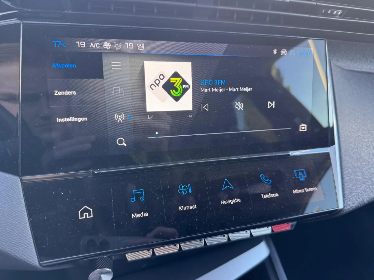 1.6 HYbrid 225 EAT8 Allure Avantage | Camera voor & achter | NL auto | AGR bestuurdersstoel | Stoelverwarming | Automaat | On-board charger 7,4kW | Comfort Pack