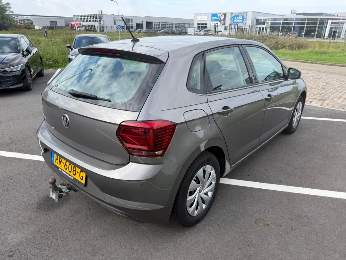 1.0 TSI Comfortline 95pk TSI l Multifunct. Leder Stuur l Parkeersensoren l LED l Cr Control l Airco l Metallic lak l 5drs l