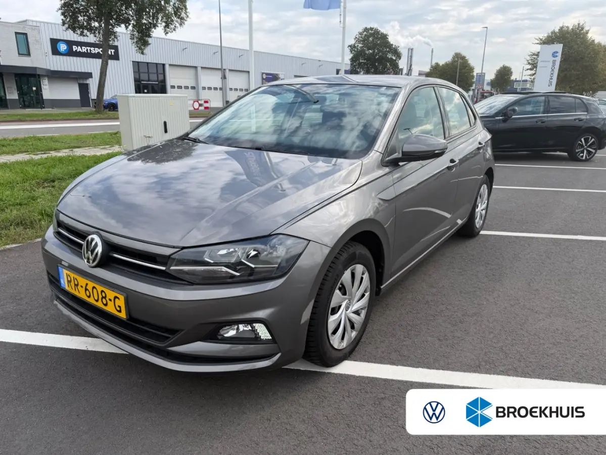 1.0 TSI Comfortline 95pk TSI l Multifunct. Leder Stuur l Parkeersensoren l LED l Cr Control l Airco l Metallic lak l 5drs l