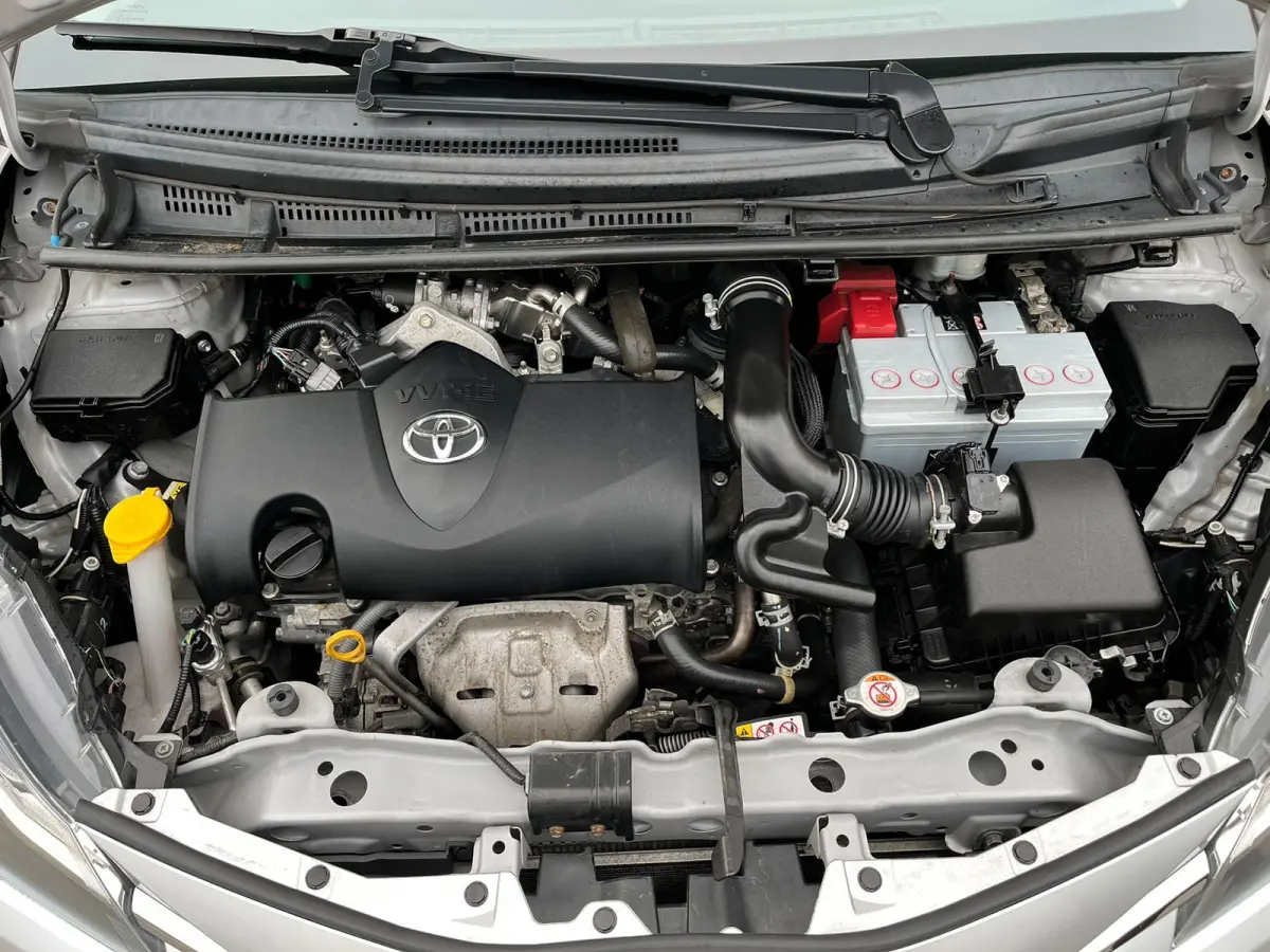 1.5 VVT-i Dynamic 5drs - Full Map Navi | cruise control | sensoren | trekhaak | bluetooth | All Season banden