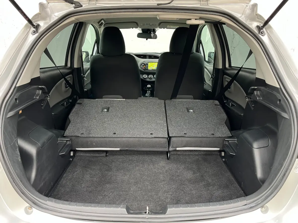 1.5 VVT-i Dynamic 5drs - Full Map Navi | cruise control | sensoren | trekhaak | bluetooth | All Season banden