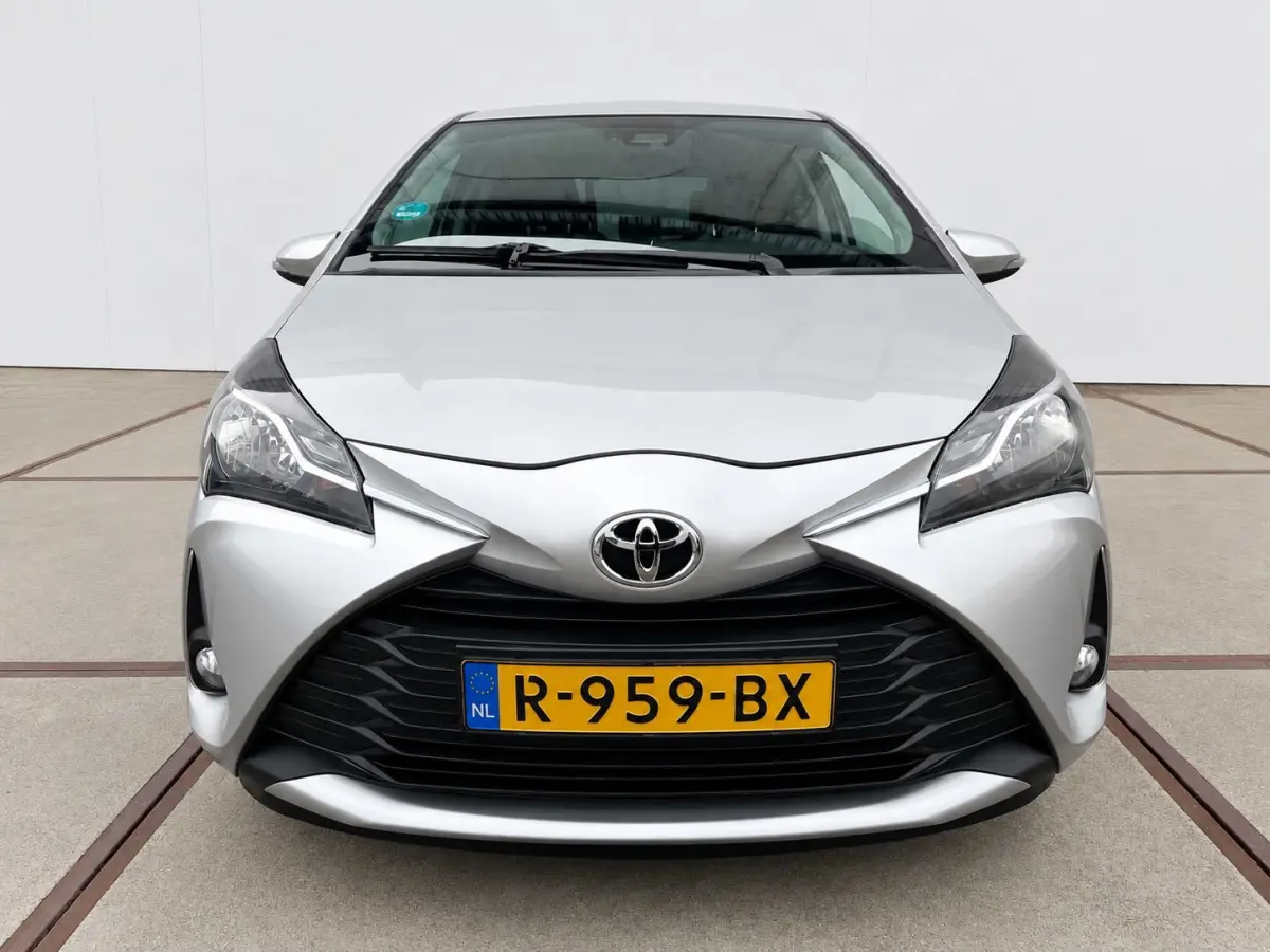 1.5 VVT-i Dynamic 5drs - Full Map Navi | cruise control | sensoren | trekhaak | bluetooth | All Season banden