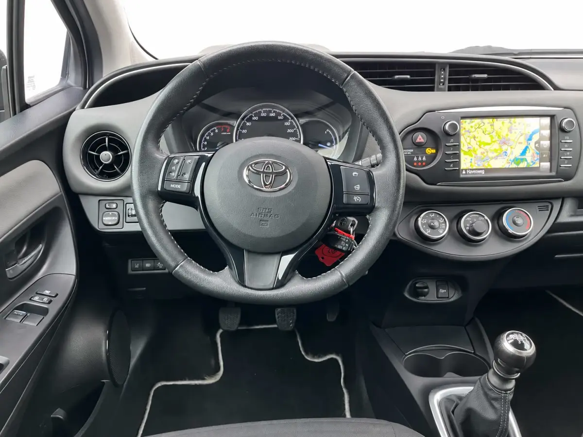 1.5 VVT-i Dynamic 5drs - Full Map Navi | cruise control | sensoren | trekhaak | bluetooth | All Season banden
