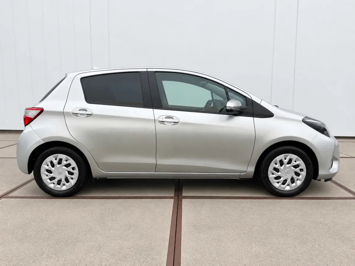 1.5 VVT-i Dynamic 5drs - Full Map Navi | cruise control | sensoren | trekhaak | bluetooth | All Season banden