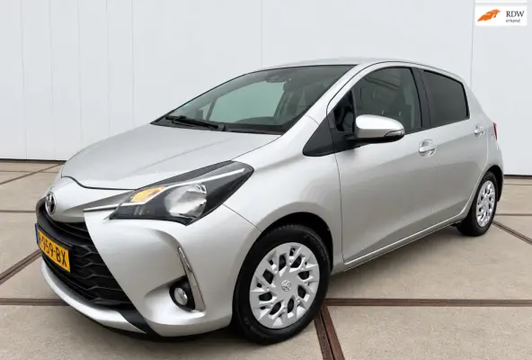 1.5 VVT-i Dynamic 5drs - Full Map Navi | cruise control | sensoren | trekhaak | bluetooth | All Season banden