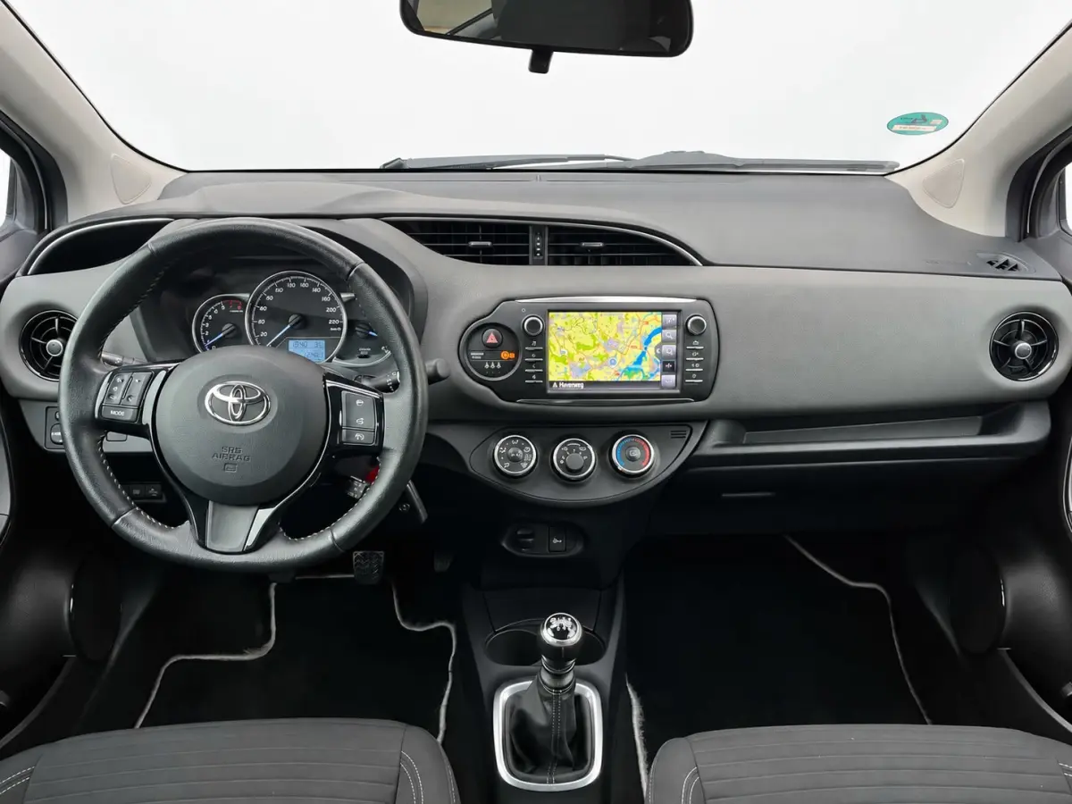 1.5 VVT-i Dynamic 5drs - Full Map Navi | cruise control | sensoren | trekhaak | bluetooth | All Season banden