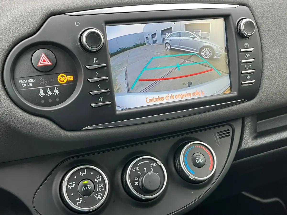 1.5 VVT-i Dynamic 5drs - Full Map Navi | cruise control | sensoren | trekhaak | bluetooth | All Season banden
